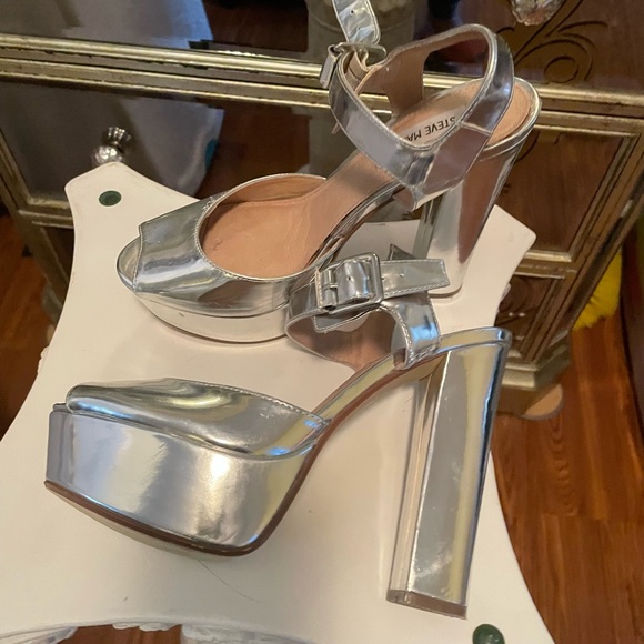 Steve Madden Shoes - Steve Madden stack platform heel silver strap open toe.